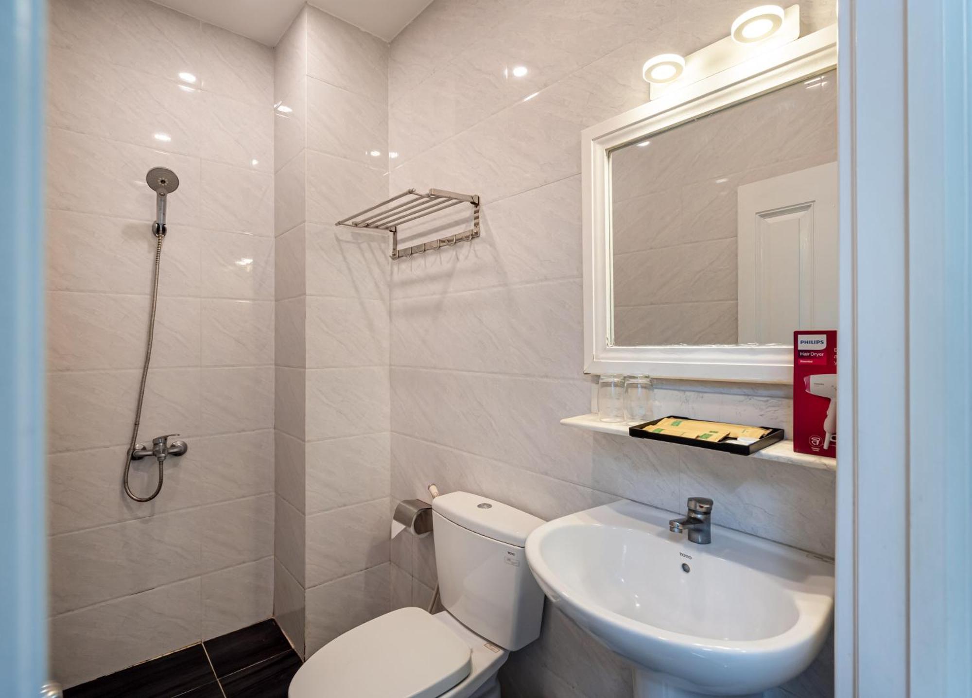 הו צ'י מין סיטי Lotus Hotel Nguyen Phi Khanh Q1 מראה חיצוני תמונה
